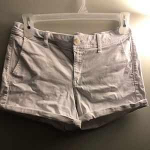 American eagle midi white shorts! 🎀